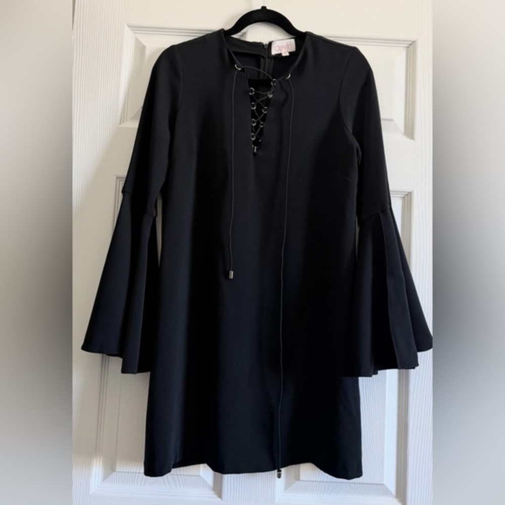 Devlin Chic Black Lace-Up Front Long Sleeve Shift Dress